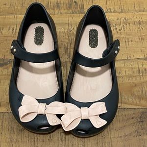 Mini Melissa black with pink bow sz 10
